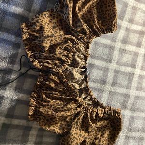 Cropped design tie up ruffled shirt